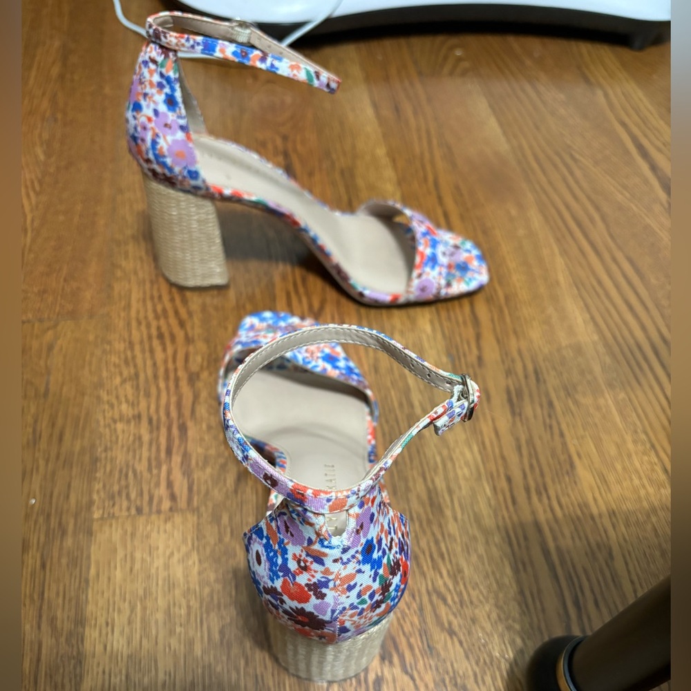 Kelly and Katie floral and wicker heel size 10